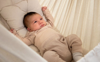 overstimuleret baby